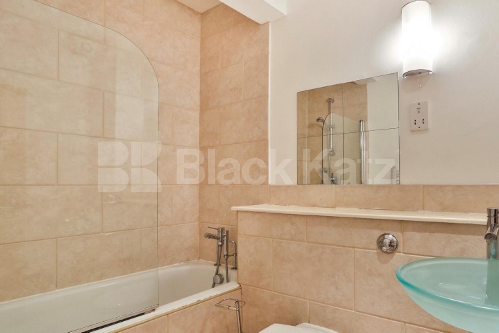 Semi split level, mezzanine area and gorgeous balcony   Newington Causeway, Borough